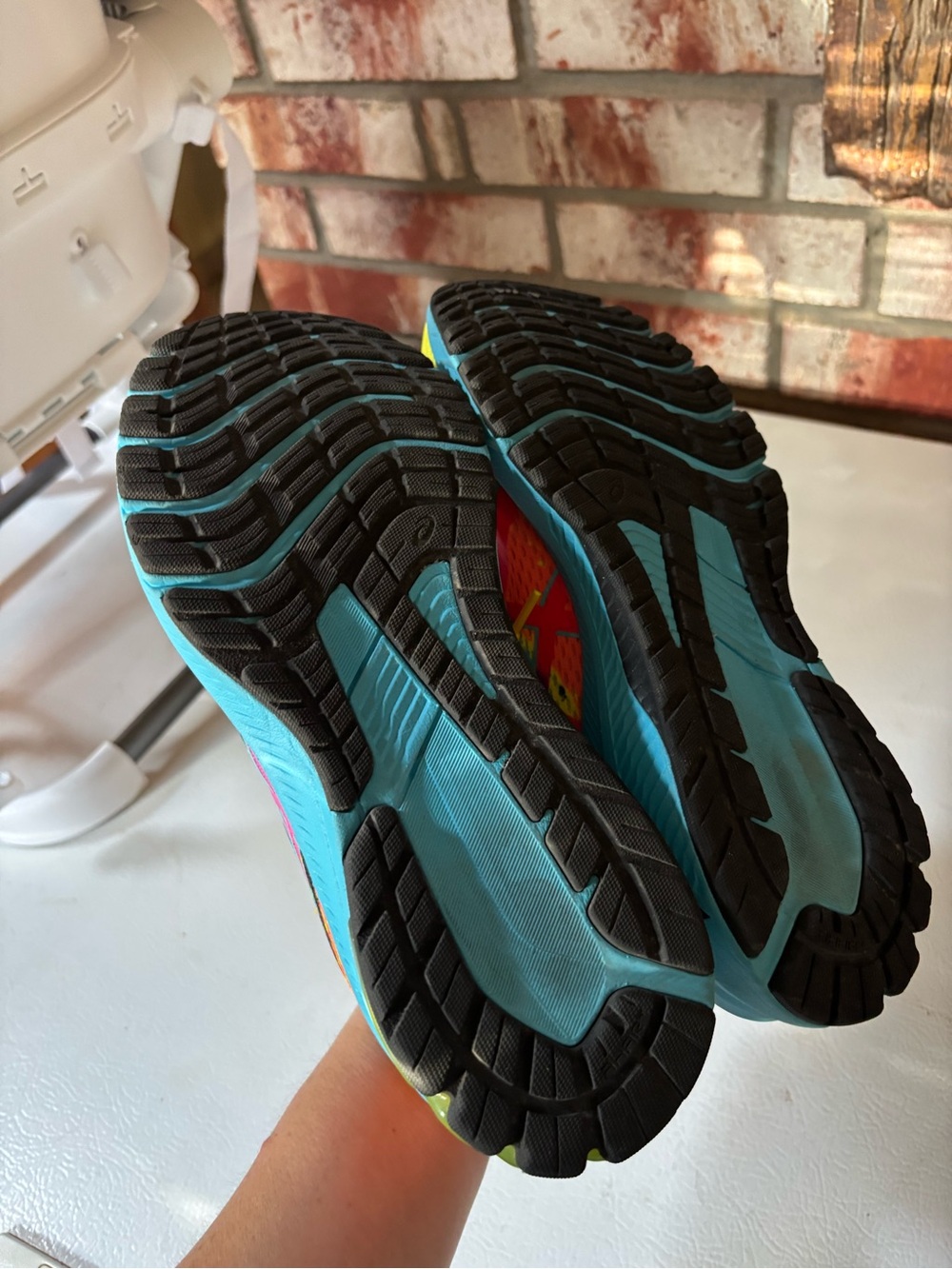 ASICS - Picture 4 of 5